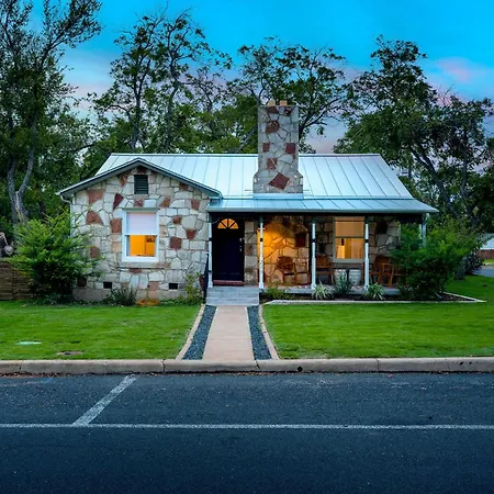 The Rock Haus With Hot Tub Villa